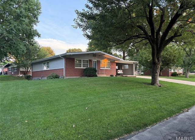 Property at 1060 Preakness Ln, Florissant, MO 63033, 4 beds, 2 baths