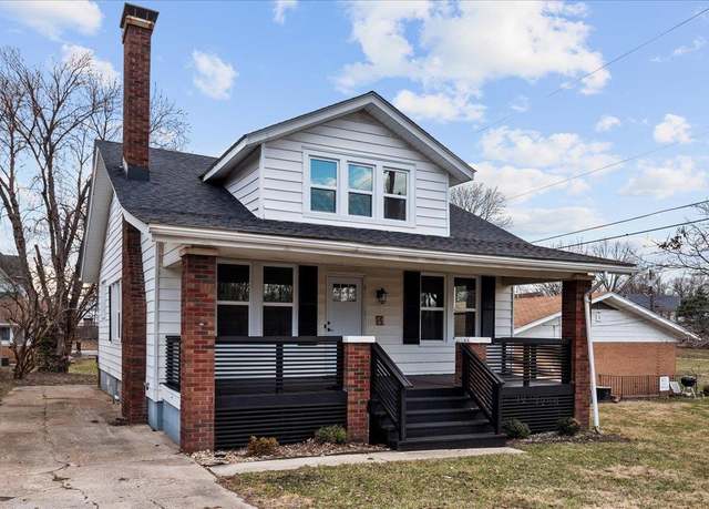 Property at 4 Burton Pl, Edwardsville, IL 62025, 3 beds, 2 baths