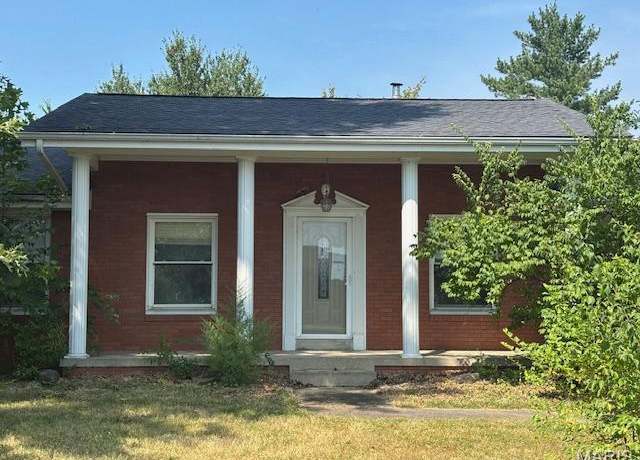 Property at 81 Memorial Ct, Highland, IL 62249, 3 beds, 2 baths