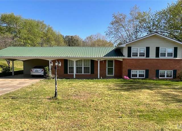 Property at 3103 Bloomfield Rd, Cape Girardeau, MO 63703, 3 beds, 2 baths