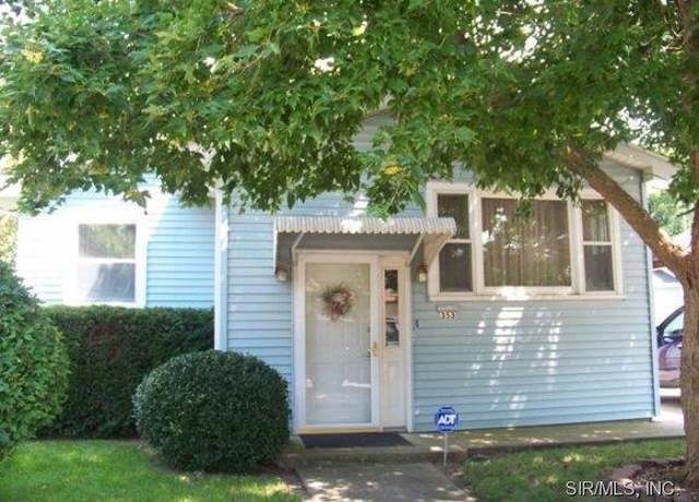 Property at 353 Plum St, Carlinville, IL 62626, 3 beds, 1 bath