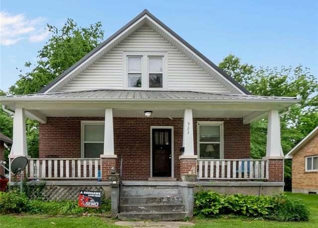 Property at 923 N Fountain St, Cape Girardeau, MO 63701, 5 beds, 2 baths