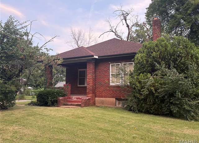 Property at 230 Randolph Ave, Ferguson, MO 63135, 2 beds, 1 bath
