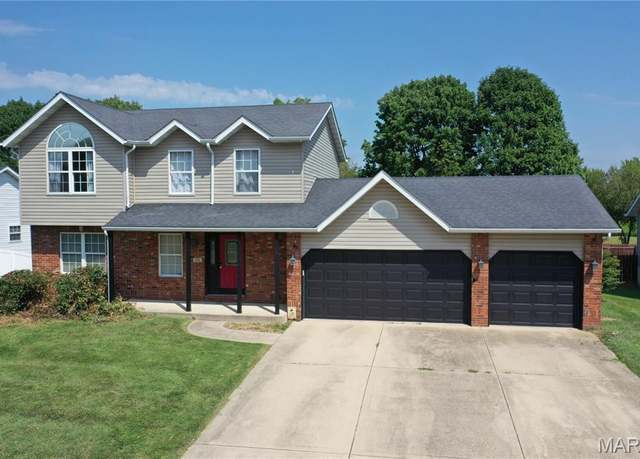 Property at 120 Fairway Dr, Maryville, IL 62062, 3 beds, 2.5 baths