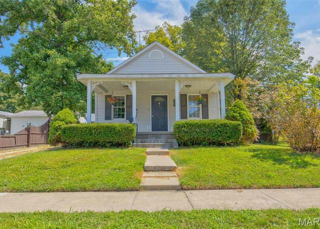 Property at 505 S Lafayette St, Jerseyville, IL 62052, 2 beds, 1 bath