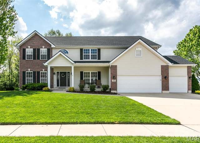 Property at 2607 Fairway Dr, Belleville, IL 62220, 4 beds, 3.5 baths