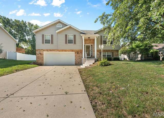 Property at 915 Carla Dr, Troy, IL 62294, 3 beds, 2.5 baths