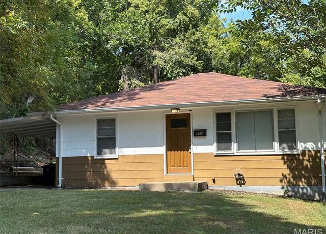 Property at 514 Transit St, St Charles, MO 63301, 2 beds, 1 bath
