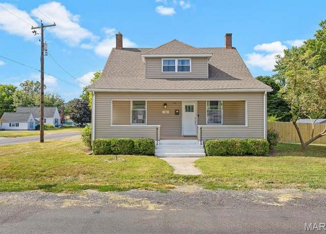 Property at 1801 E C St, Belleville, IL 62221, 4 beds, 2.5 baths