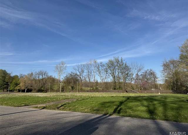 Property at 1048 W Cape Rock Dr, Cape Girardeau, MO 63701