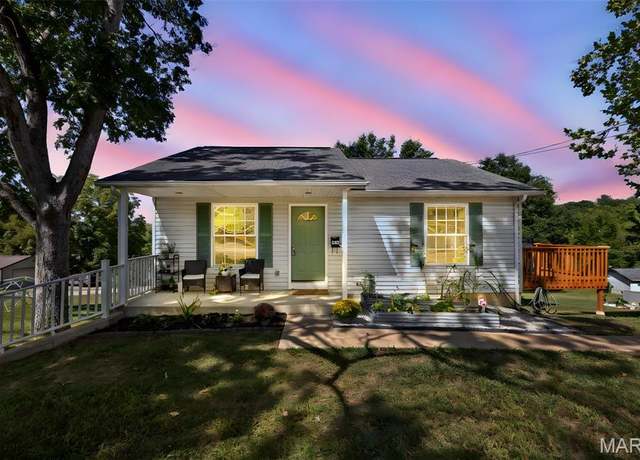 Property at 500 E Stone St, De Soto, MO 63020, 3 beds, 2 baths