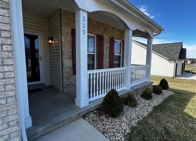 Property at 225 Fiddlecreek Ridge Rd, Wentzville, MO 63385, 2 beds, 2 baths