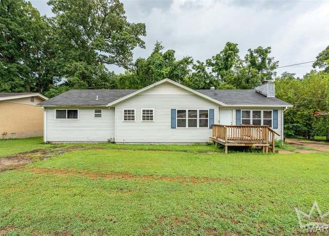 Property at 1006 Hickory St, Poplar Bluff, MO 63901, 4 beds, 2 baths