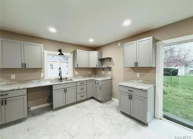 Property at 120 W Caldwell, La Plata, MO 63549, 2 beds, 1.5 baths