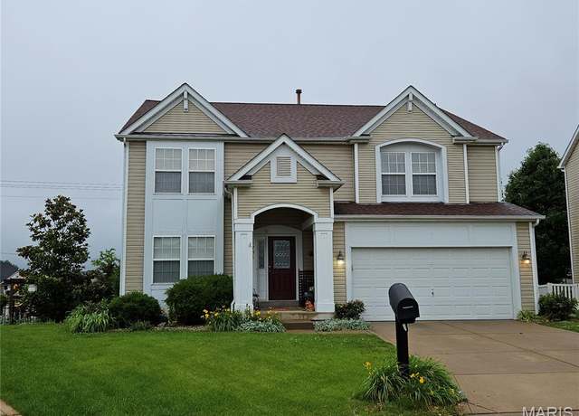 Property at 1751 Briarmanor Dr, Lake St Louis, MO 63367, 5 beds, 3.5 baths