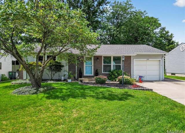 Property at 3239 Janton Ln, St Charles, MO 63301, 3 beds, 2 baths