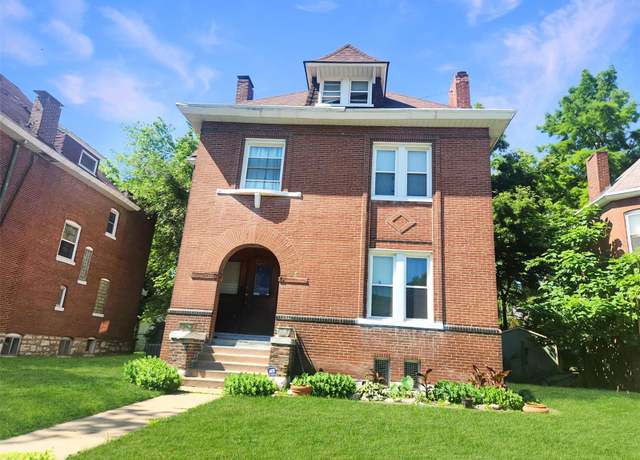 Property at 4918 Highland Ave, St Louis, MO 63113, 5 beds, 2.5 baths