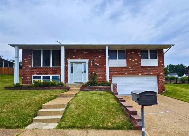 Property at 11047 Fawnhaven Dr, St Louis, MO 63126, 4 beds, 3 baths