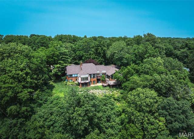 Property at 3401 Riverview Ct, Godfrey, IL 62035, 4 beds, 3.5 baths