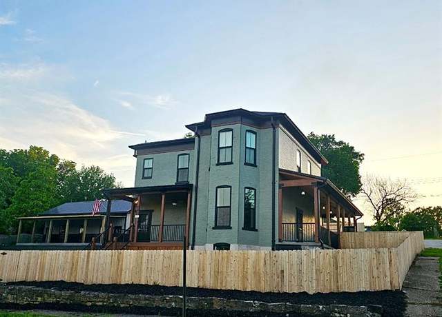 Property at 422 N 2nd St, De Soto, MO 63020, 3 beds, 2.5 baths