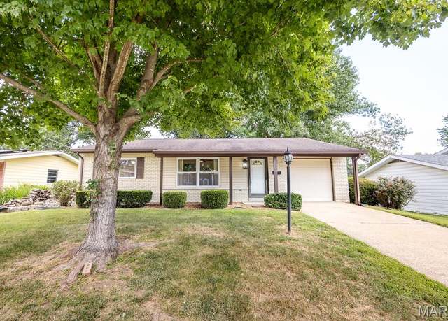 Property at 300 Todd Ln, Belleville, IL 62221, 3 beds, 2 baths