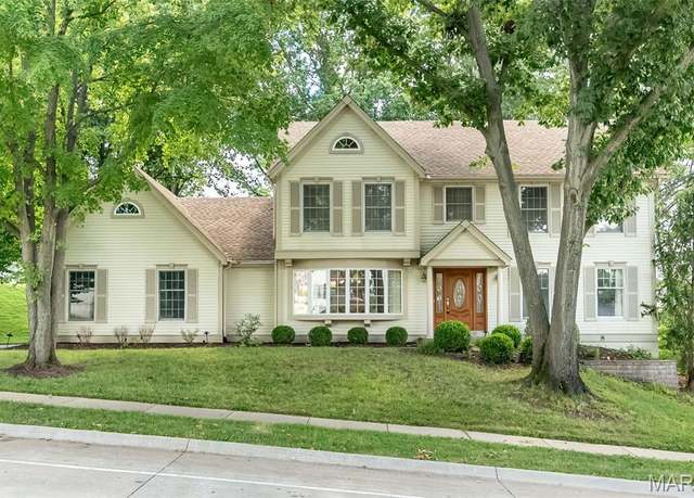 Property at 384 Greentrails Dr, Chesterfield, MO 63017, 4 beds, 3.5 baths