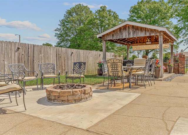 Property at 2216 Holly Ave, Kennett, MO 63857, 3 beds, 2 baths