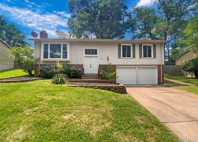 Property at 887 Totem Woods Ct, Manchester, MO 63021, 3 beds, 2.5 baths