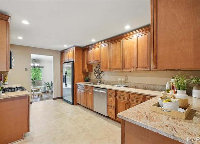 Property at 13112 Royal Pines Dr, St Louis, MO 63146, 3 beds, 2.5 baths