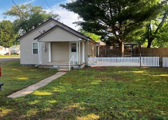 Property at 423 W Mckinley Ave, Bernie, MO 63822, 3 beds, 2 baths