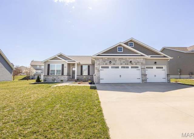 Property at 529 Dickinson Dr, O'fallon, IL 62269, 4 beds, 3 baths