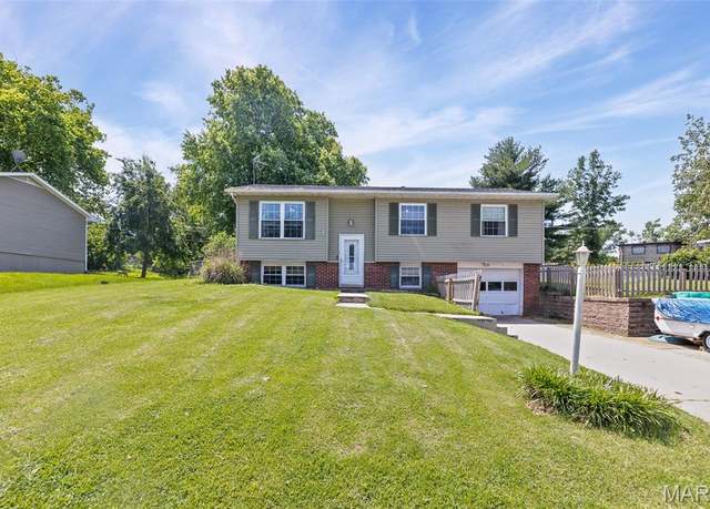 Property at 3605 Valley Dr, Godfrey, IL 62035, 3 beds, 1 bath