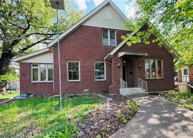 Property at 813 Main St, Poplar Bluff, MO 63901, 3 beds, 2 baths
