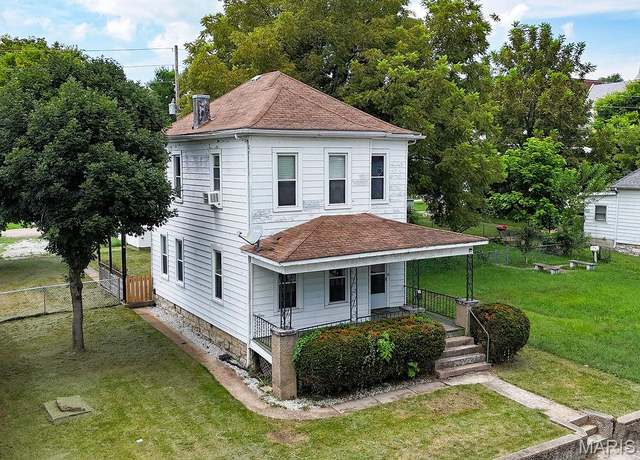 Property at 708 S 2nd St, De Soto, MO 63020, 3 beds, 2 baths