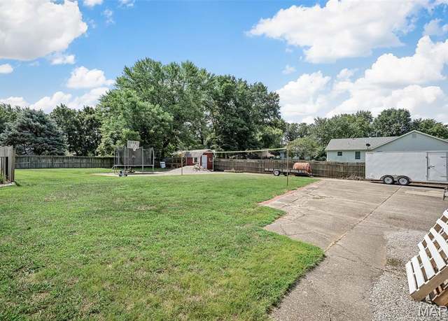 Property at 450 Nantucket Dr, St Charles, MO 63301