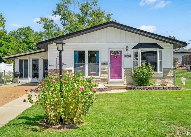 Property at 3733 Comstock Dr, St Louis, MO 63125, 3 beds, 2.5 baths