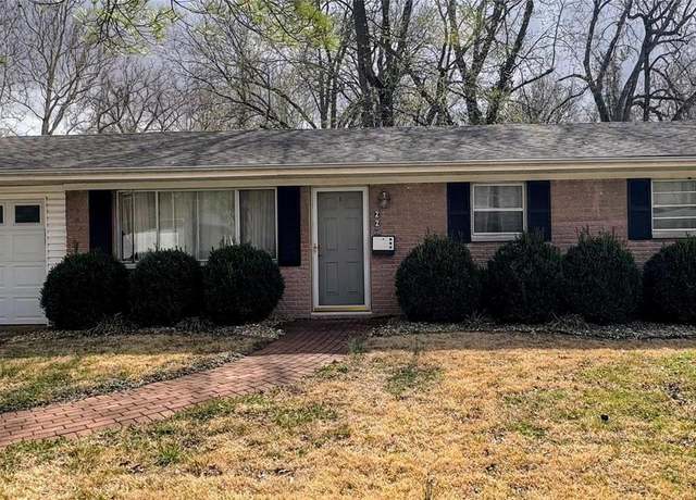 Property at 22 Briarwood Dr, Belleville, IL 62223, 3 beds, 1 bath