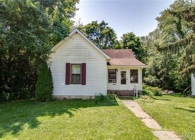Property at 2623 Powhattan St, Alton, IL 62002, 2 beds, 1 bath
