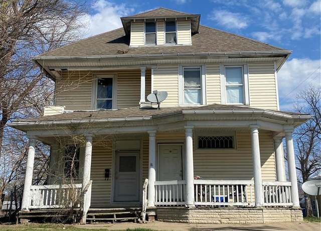 Property at 537 Locust St, Quincy, IL 62301, 6 beds, 4 baths