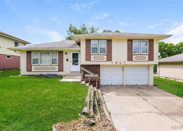 Property at 7807 E 118th Ter, Kansas City, MO 64134, 3 beds, 1.5 baths