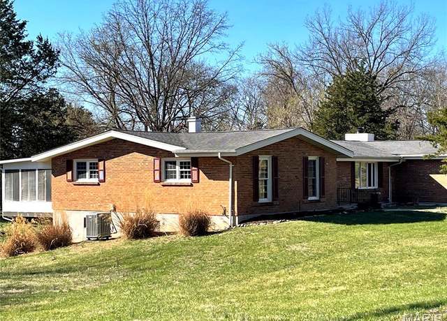 Property at 22 Coachman Ln, Villa Ridge, MO 63089, 4 beds, 3 baths
