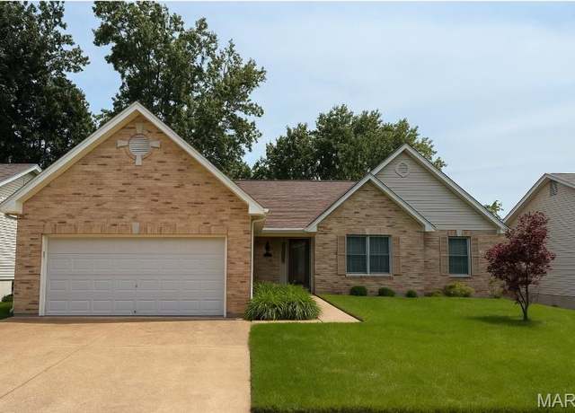 Property at 3156 Crystal Lake Dr, St Louis, MO 63129, 3 beds, 2 baths