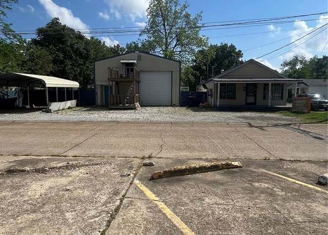 Property at 101 E Harrison St, Kennett, MO 63857, 3 beds, 3 baths