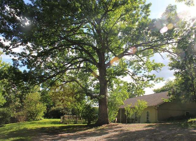 Property at 30 Hwy E, Steelville, MO 65565, 4 beds, 2.5 baths