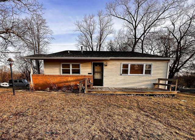 Property at 1505 Shelley Dr, Vandalia, IL 62471, 4 beds, 2 baths