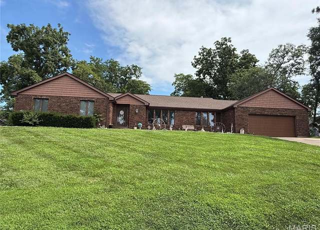 Property at 220 Rolling Mdws, Hannibal, MO 63401, 3 beds, 3 baths