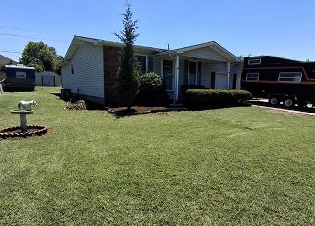 Property at 913 Cambridge Dr, Sikeston, MO 63801, 3 beds, 1.5 baths