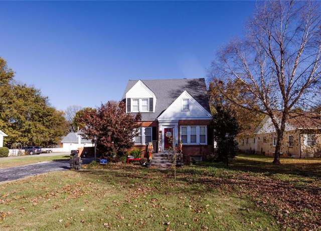 Property at 1040 North Kingshighway, Sikeston, MO 63801, 4 beds, 3 baths