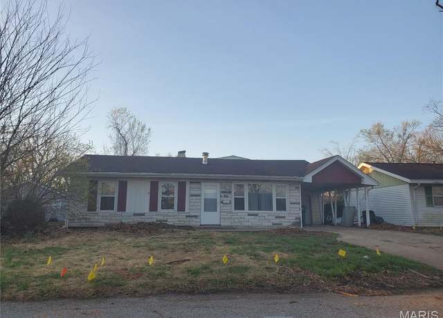 Property at 20 Leonard Dr, Cahokia, IL 62206, 4 beds, 2 baths