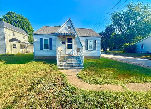Property at 907 W Liberty St, Farmington, MO 63640, 2 beds, 1 bath